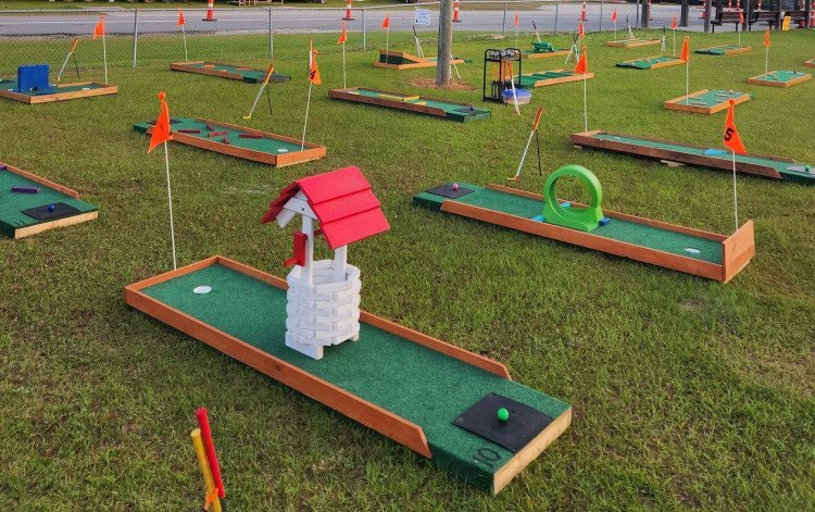 18 Hole Mini Golf