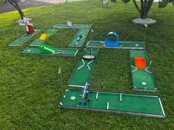 9 Hole Mini Golf